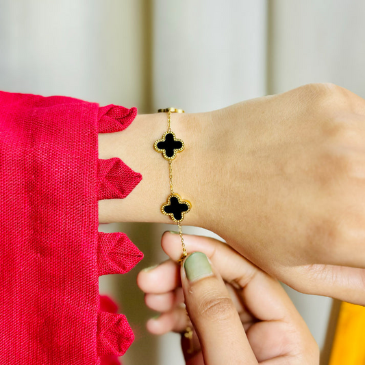 BLACK LEAF CLOVER BRACELET