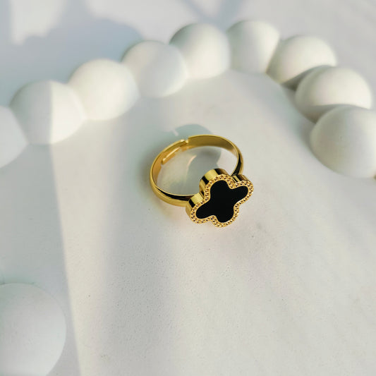 CLOVER RING