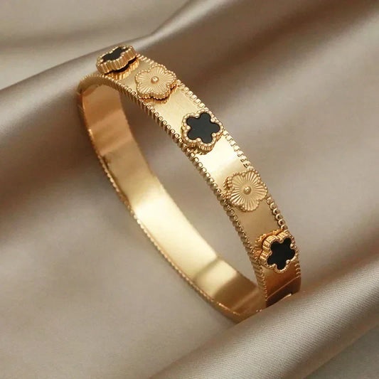 PREMIUM LEAF CLOVER BANGLE