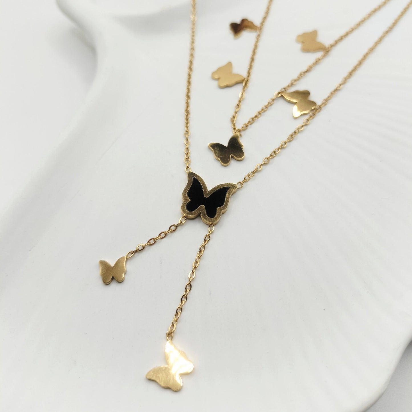 BLUTTERING ELEGANCE - PENDANT