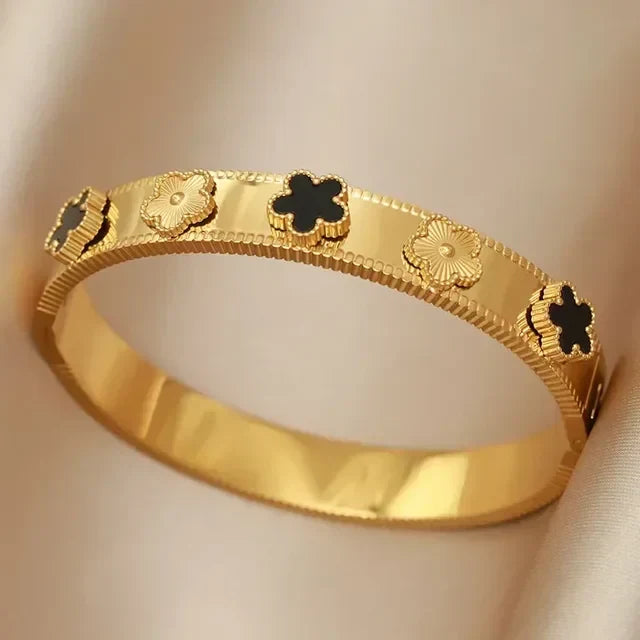 PREMIUM LEAF CLOVER BANGLE