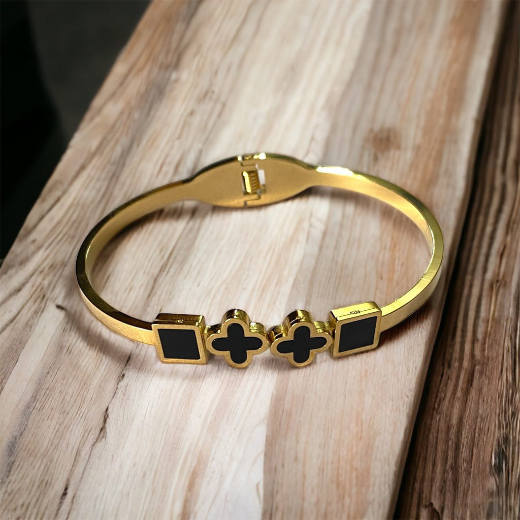 DOUBLE CLOVER WITH SQUARE BANGLE