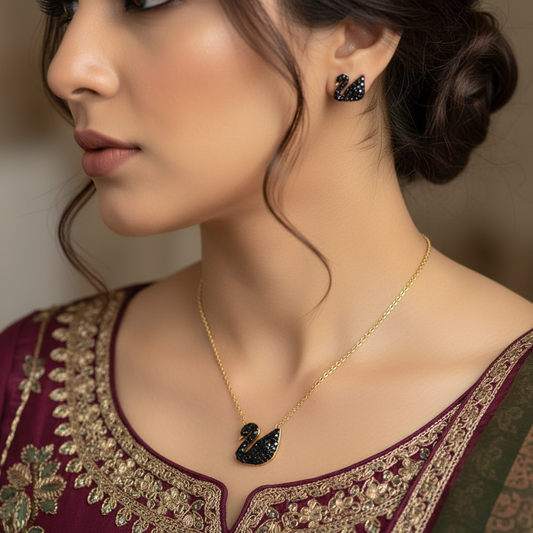 Black Swan Pendant Set