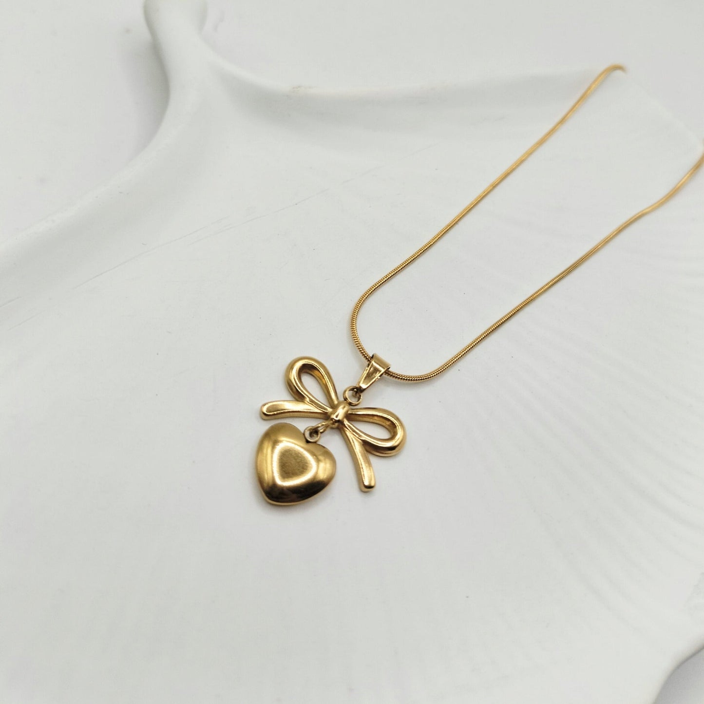 BOW HEART NECKLACE