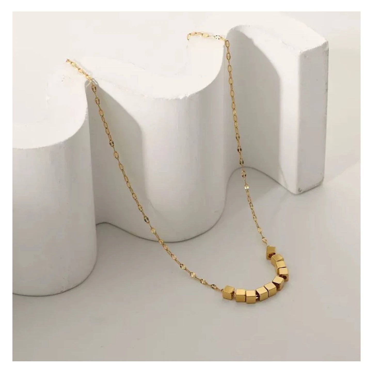 STUNNING GOLDEN CHAIN