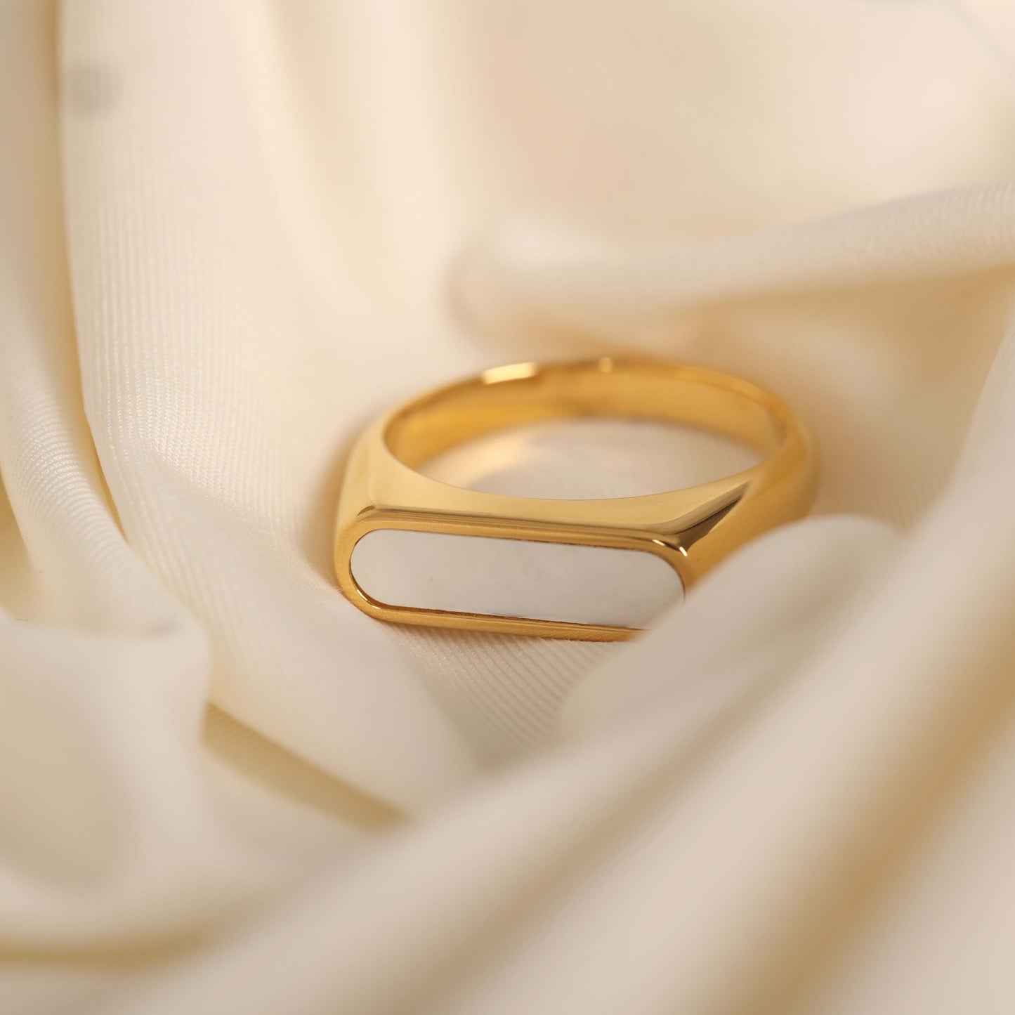 BLACK & WHITE EPOXY RING