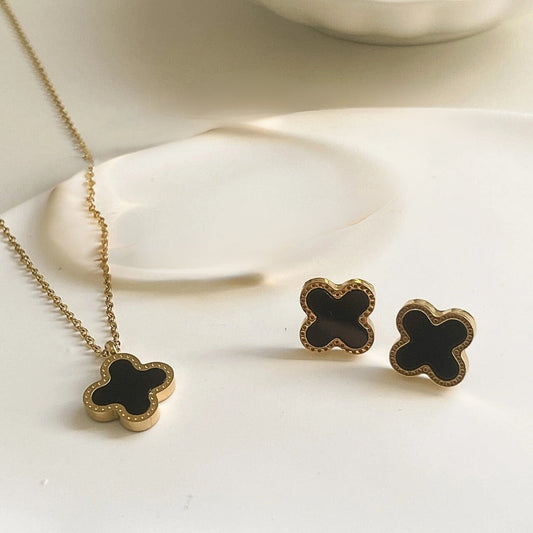 WHITE & BLACK CLOVER PANDENT&EARRINGS SET