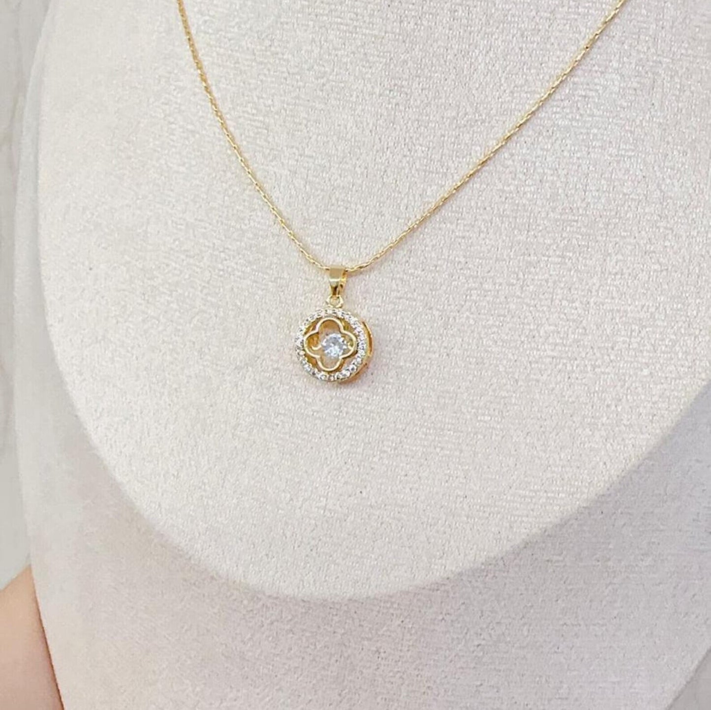 Luxurious Design Pendant Dancing Diamond