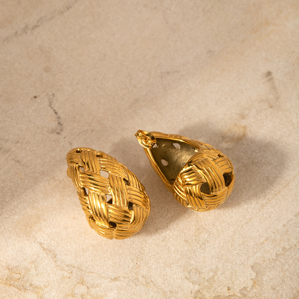 TEXTURE TEARDROP HOOPS