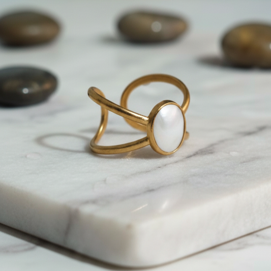 LUNA PEARL RING