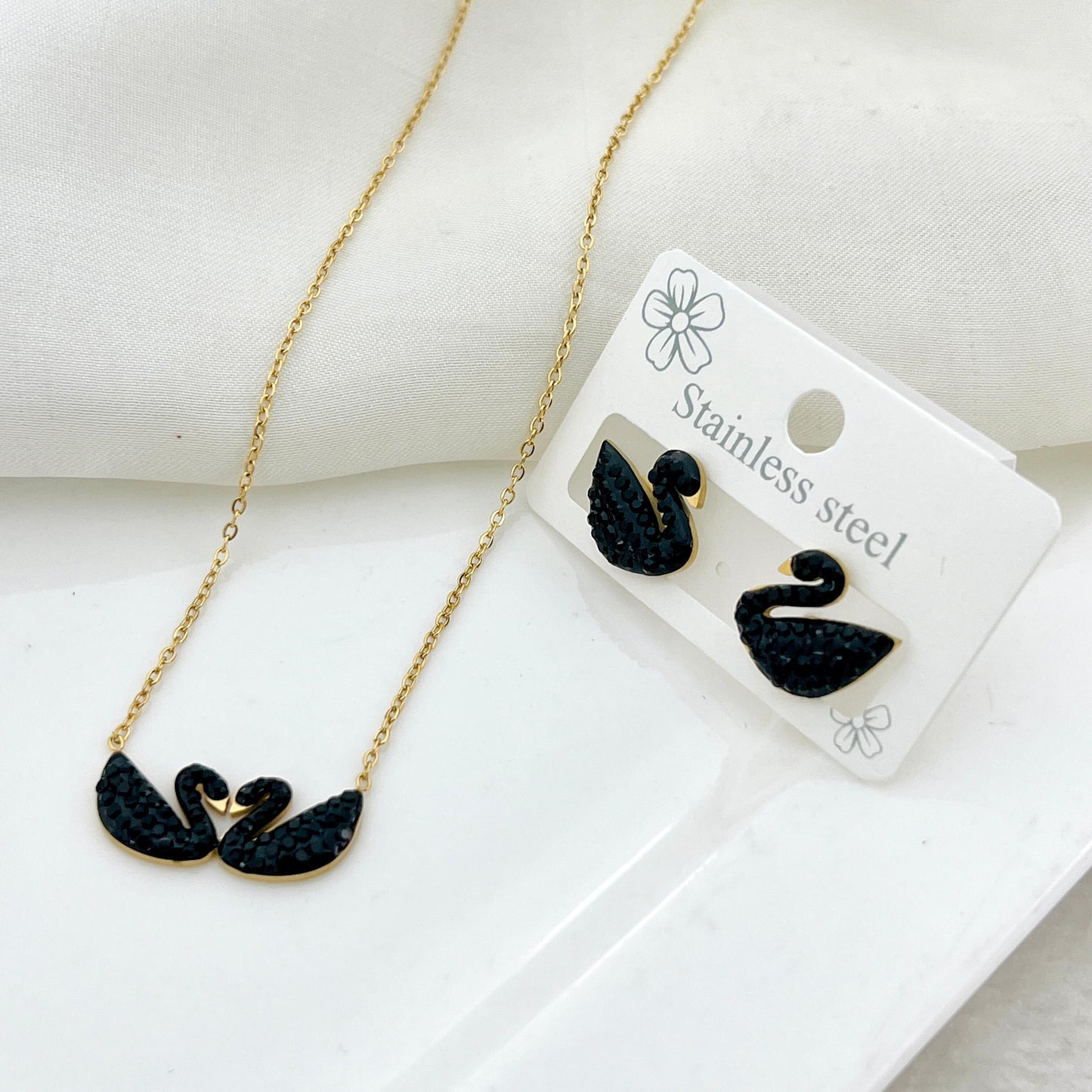 Black Swan Pendant Set