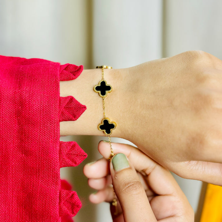 BLACK LEAF CLOVER BRACELET