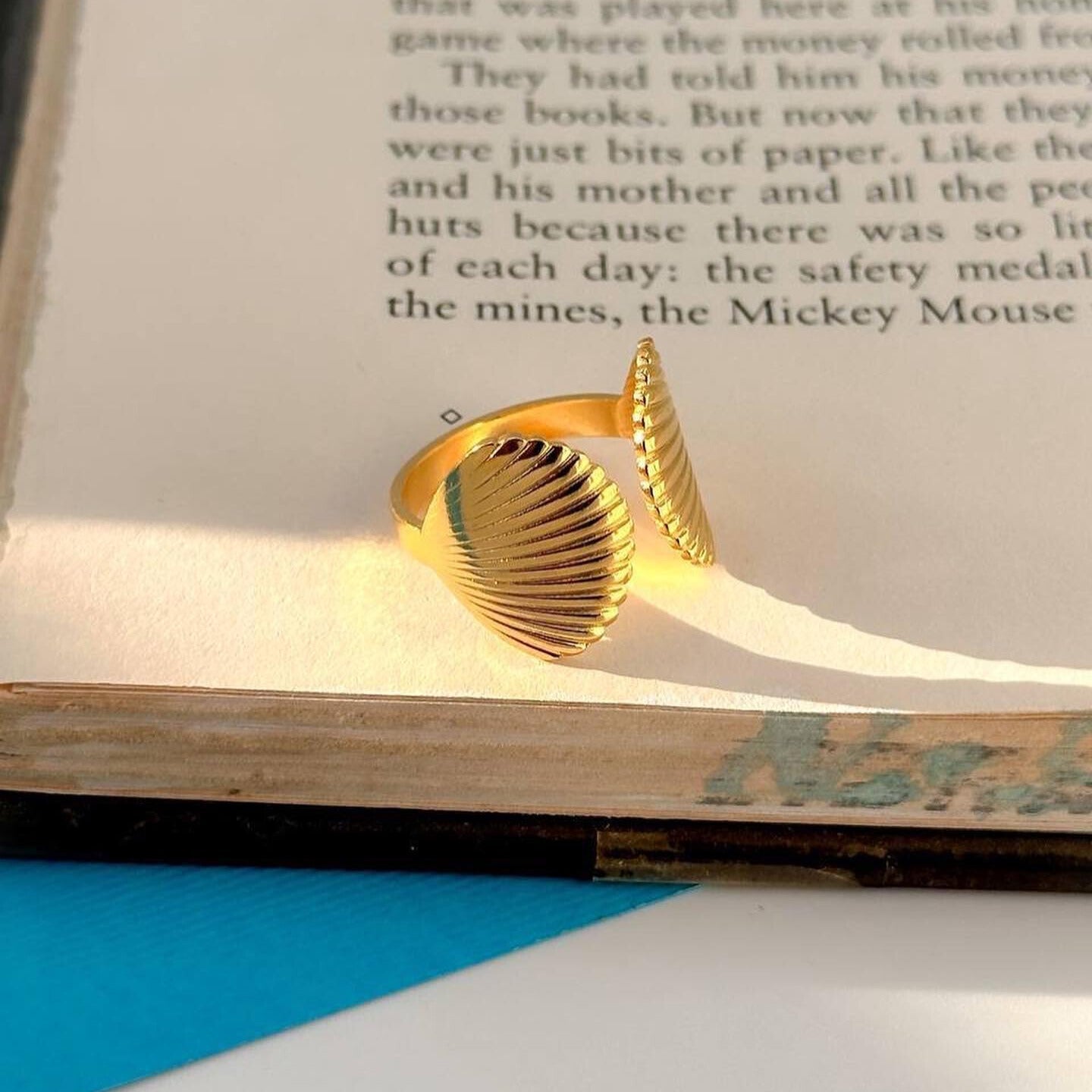 SEA SHELL TEXTURTED SCALLOP OPENING RING