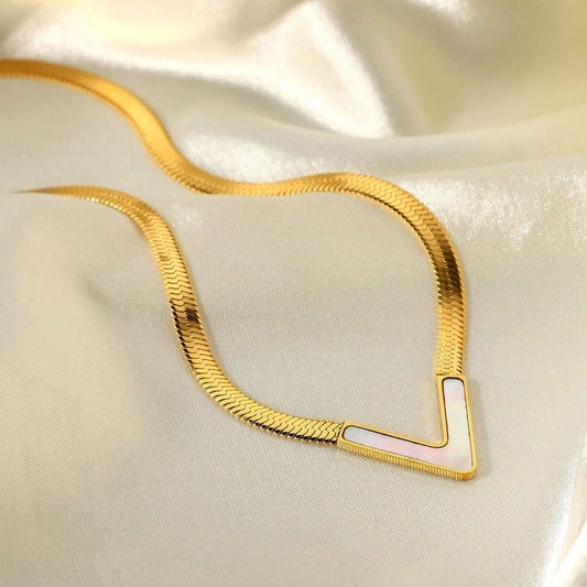 V SHAPE SNAKE CHAIN CHOKER NECKLACE