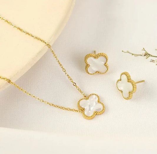 WHITE & BLACK CLOVER PANDENT&EARRINGS SET
