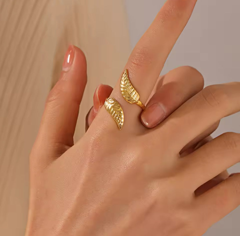 OPEN PALM RING