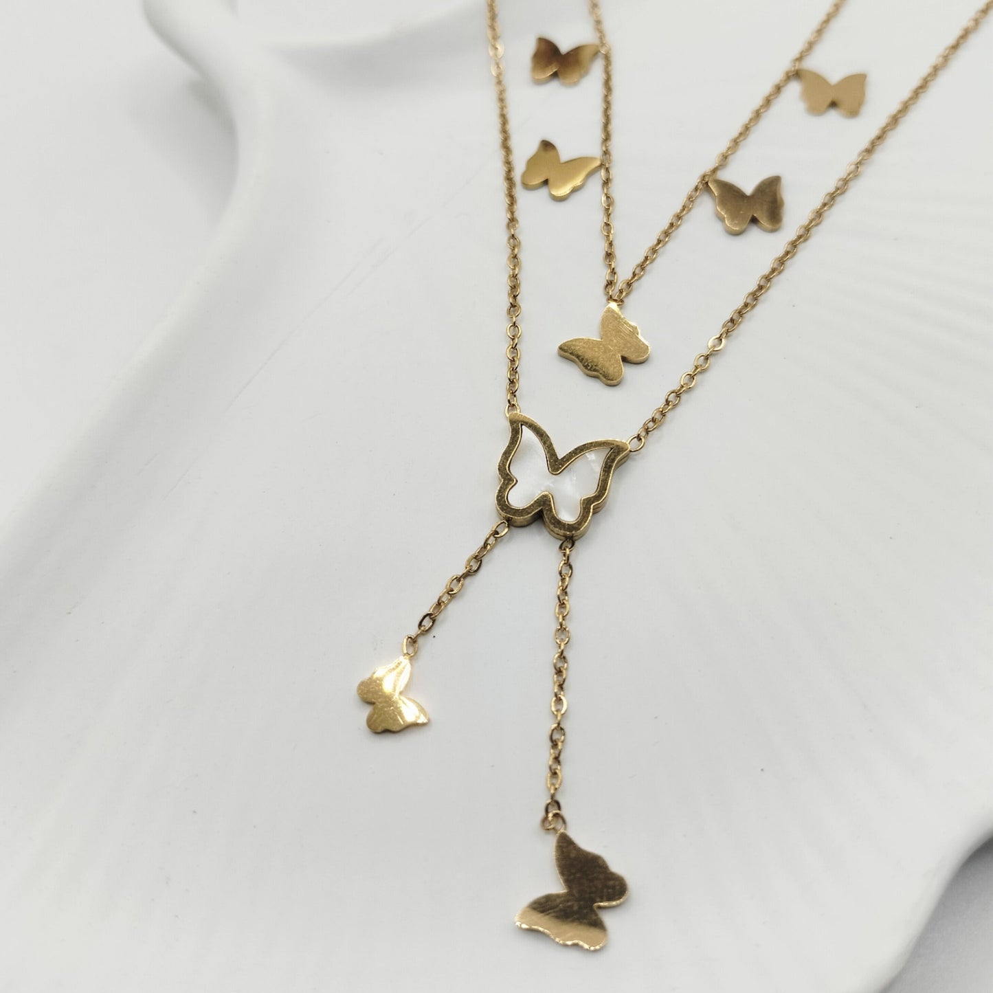 BLUTTERING ELEGANCE - PENDANT