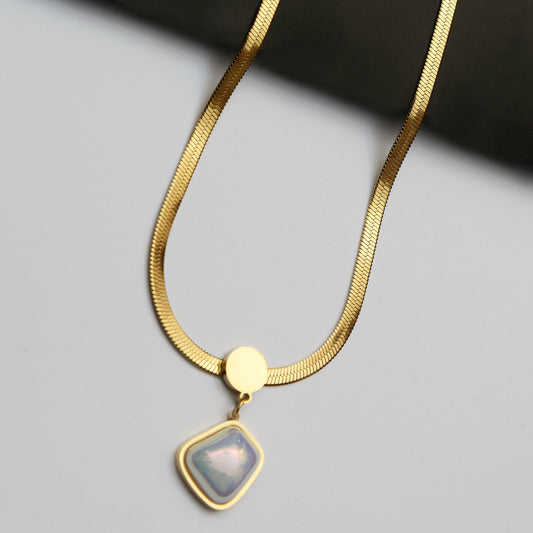 WHITE PEARL PENDANT