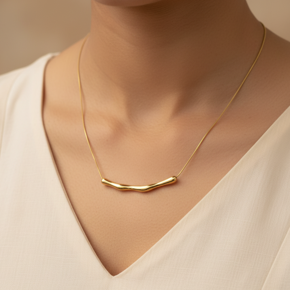 Wavy Bar Necklace