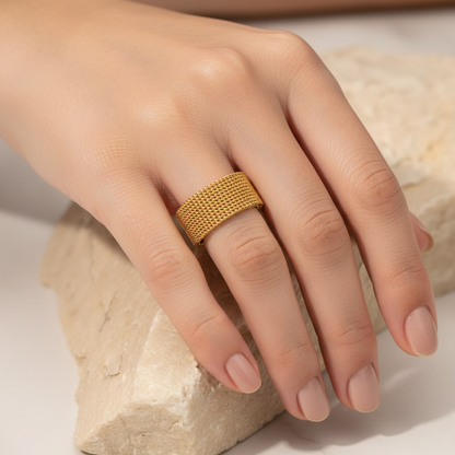 Comfortable Mesh Wave RING
