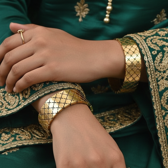 SET OF 2 PREMIUM SPARKLE BANGLES