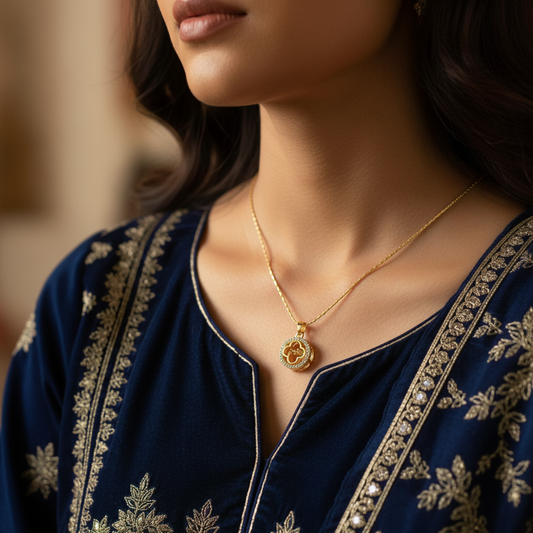 Luxurious Design Pendant Dancing Diamond