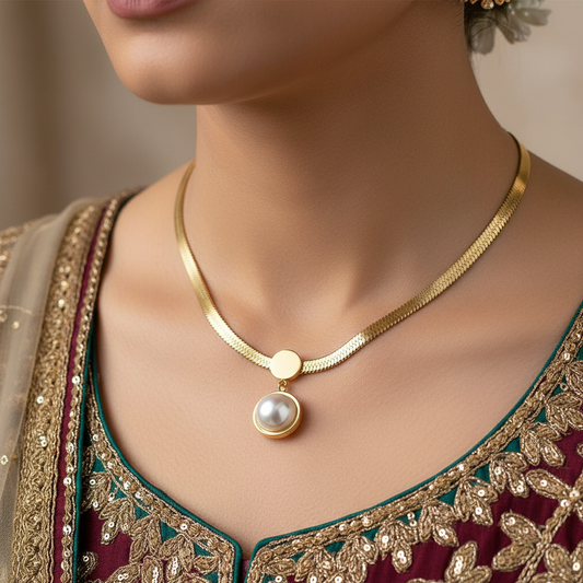 Snake Chain Round Pearl Pendant Necklace