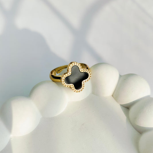 CLOVER RING
