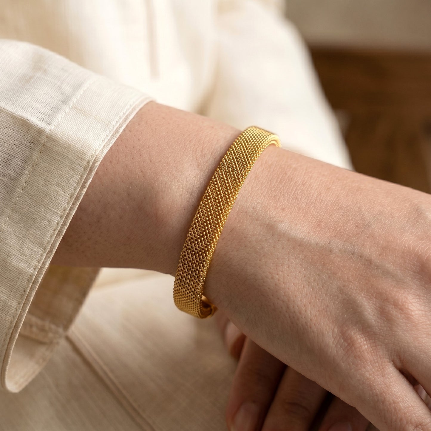 Comfortable Mesh C-Shaped Cuff - Stainless Steel
