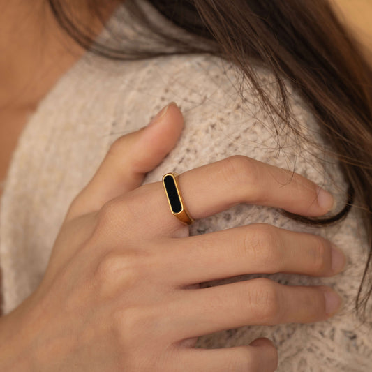 BLACK & WHITE EPOXY RING